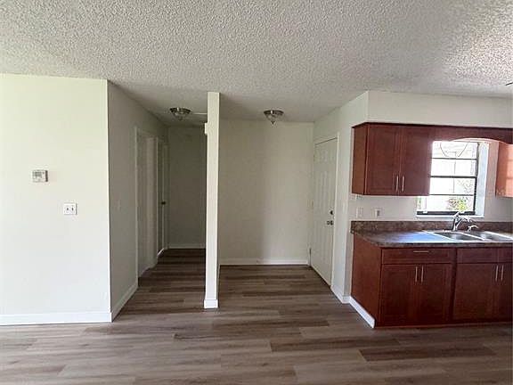 5th image of 10304 Walton St