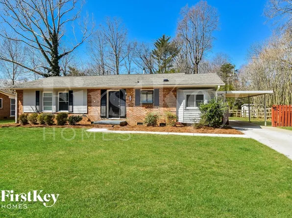 2703 Wynnewood Dr, Greensboro, NC 27408