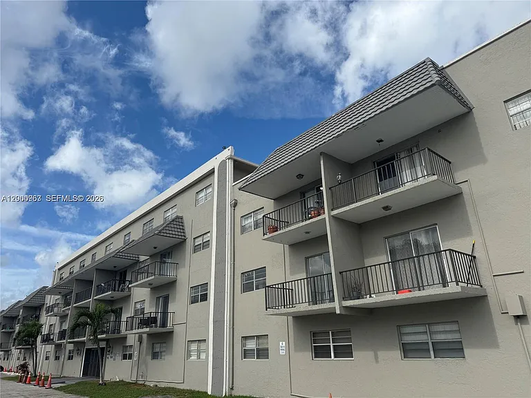 5100 SW 41st St #Penthouse 1 — Photo 4