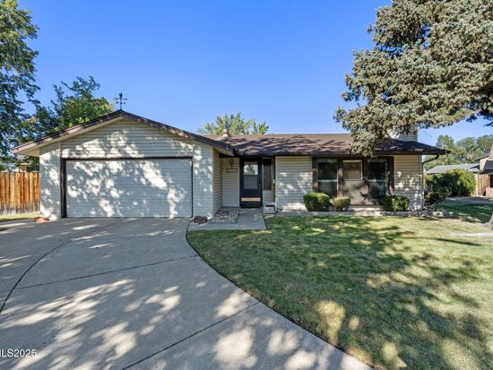 1118 Alta Vista Ct, Sparks, NV 89434