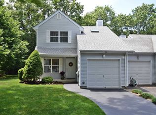 22 Lindsey Ct, Holtsville, NY 11742