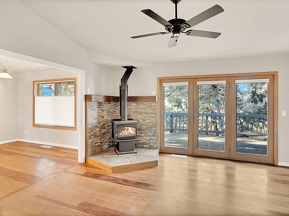 4th image of 2825 NE Lotno Dr