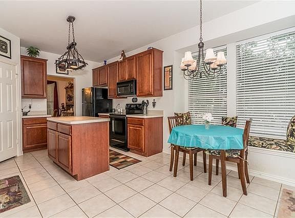 5th image of 1140 Lakeside Dr