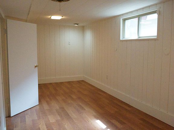 Huge bedroom, with two closets