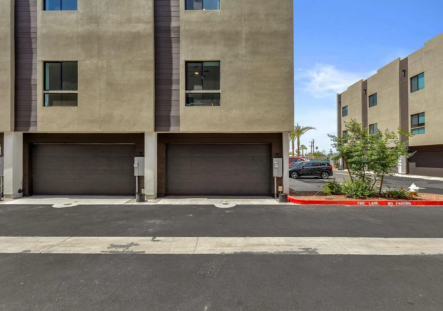 4 bed, 4.0 bath, 1923 sqft, $4,500 — Photo 2