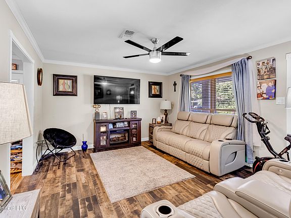 4th image of 104 Forest Dr