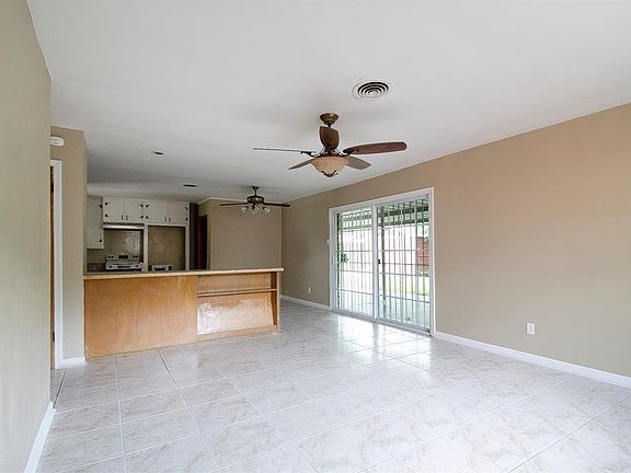 5th image of 814 Lyngrove Dr