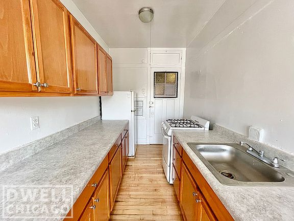 4th image of 6526 N Lakewood Ave #653211