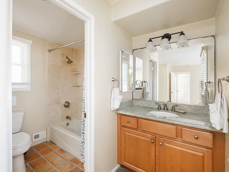 734 Jersey Ct — Photo 13