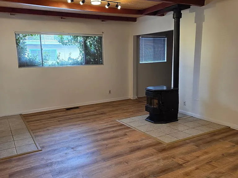 1428 Vassar Dr NE — Photo 9