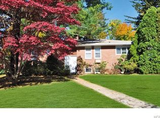 2 Little Ln, White Plains, NY 10605
