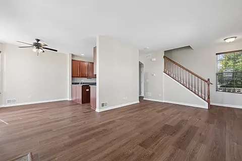 3 bed, 2.5 bath, 1560 sqft, $2,874 — Photo 2