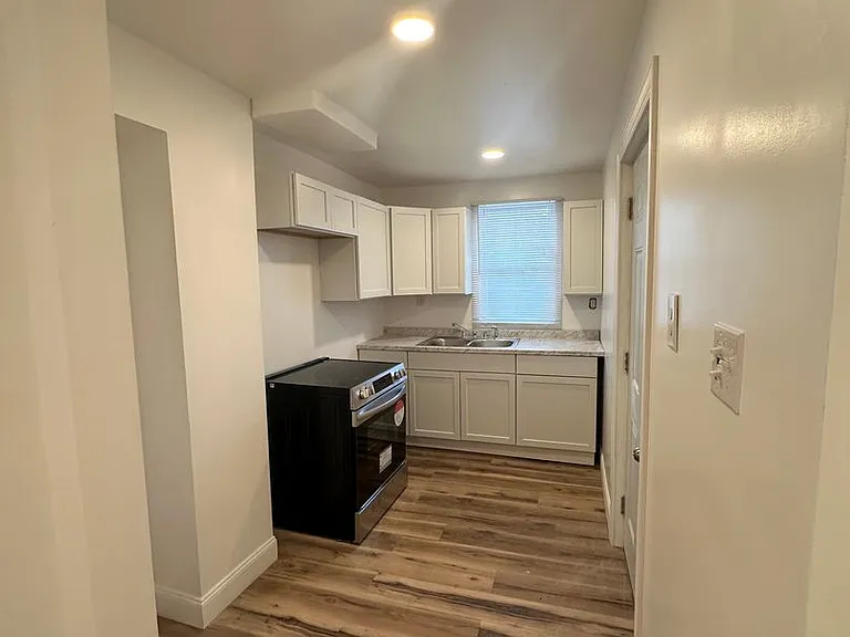 142 Miller Ln — Photo 1