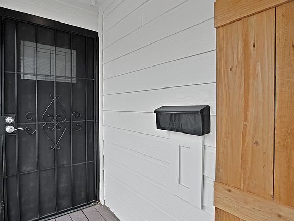 5th image of 2815 W 8th St