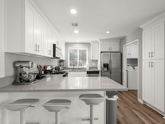 5th image of 23925 Pentland Way