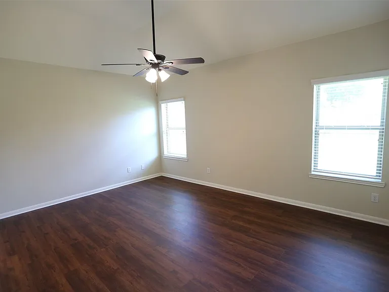 3327 Summerwood Ln — Photo 14