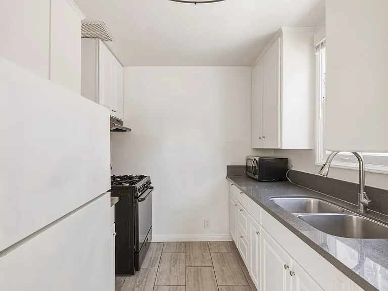 Vermont Ave Residences — Photo 10
