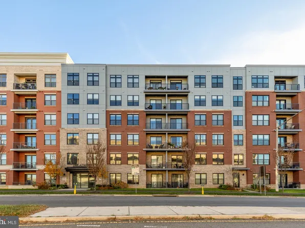 9555 Saintsbury Dr APT 503, Fairfax, VA 22031