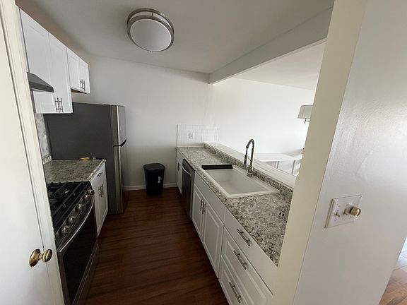5th image of 421 Wendover Dr