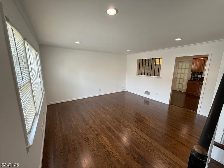 2514 Jackson Ave — Photo 6