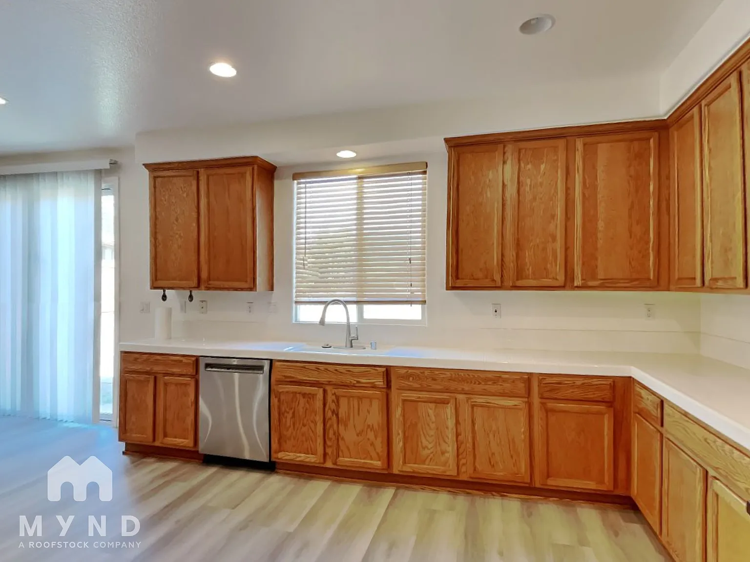 4 bed, 3.0 bath, 3871 sqft, $3,585 — Photo 3
