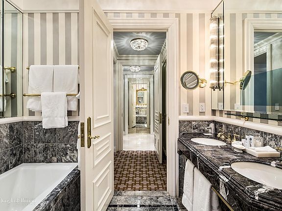 4th image of 2 E 55th St #836