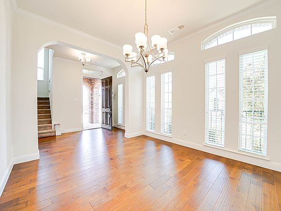 5th image of 6804 Royal View Dr