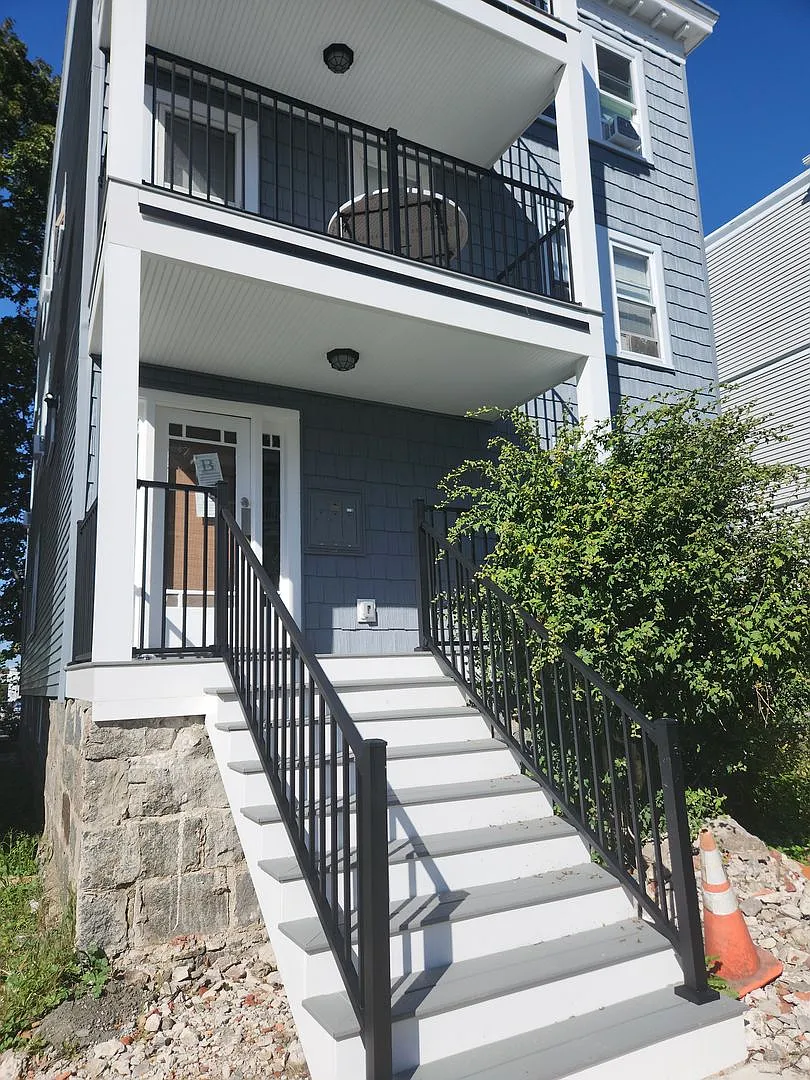 64 Whitten St — Photo 1