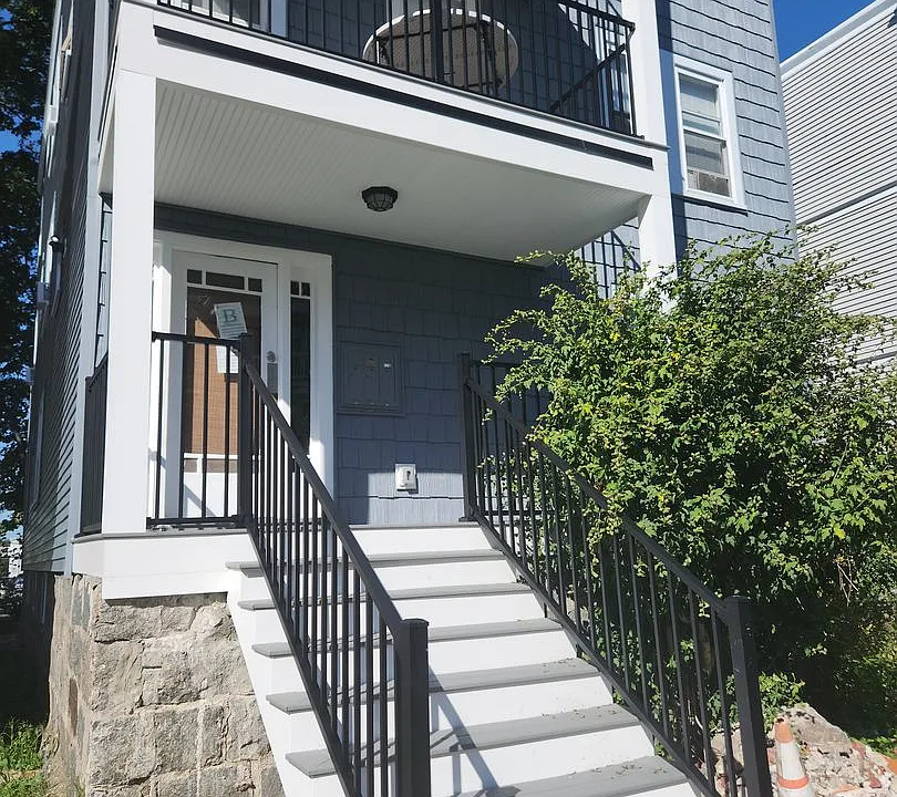 64 Whitten St