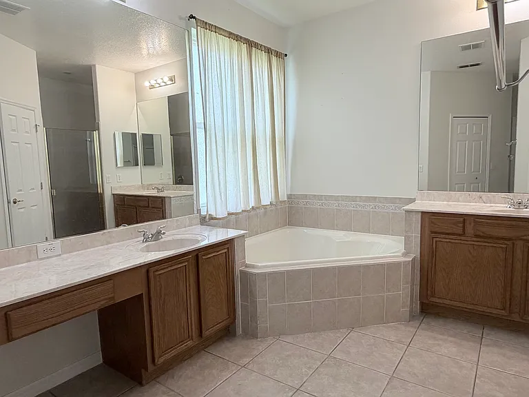2413 Prairie View Dr — Photo 29