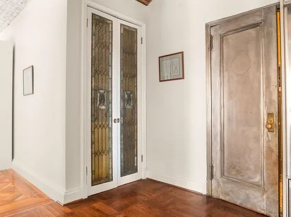 205 West 57th Street image 6 of 7