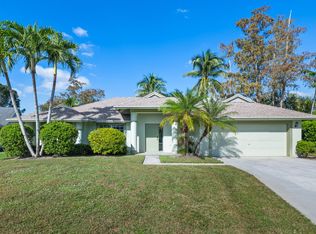 1094 Raintree Ln, Wellington, FL 33414