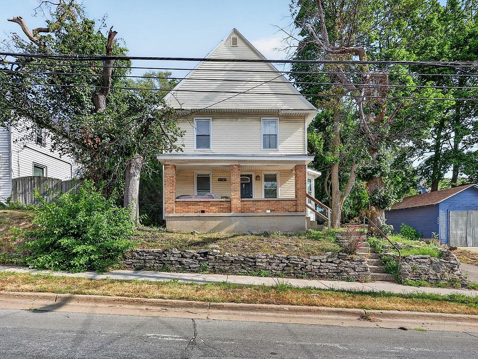 1st image of 909 Hall St SE