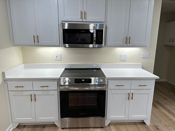 2nd image of 4102 Surrey Ln