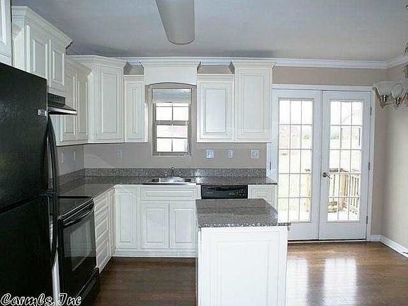 2nd image of 110 E Lauren Ln