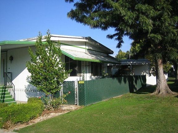 3rd image of 2706 W Ashlan Ave Space 98