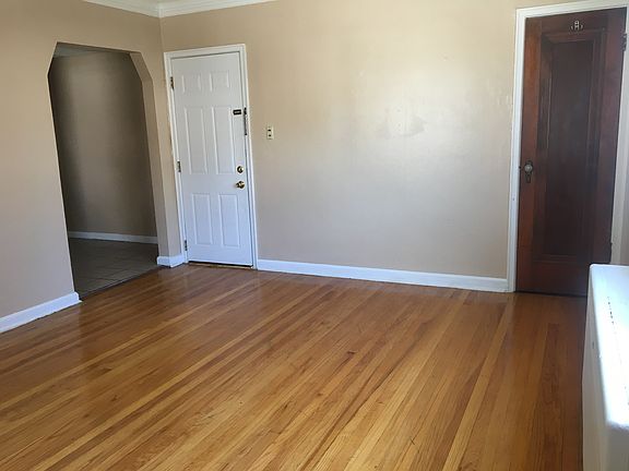 4th image of 1047 S 32nd St APT 4