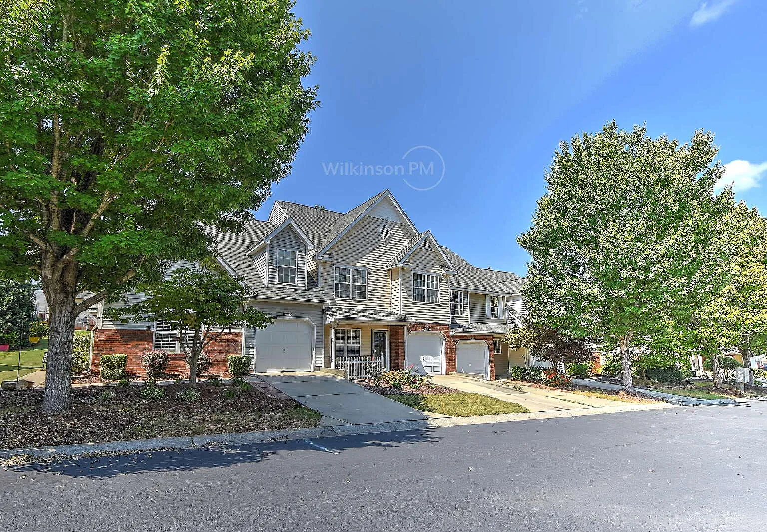 2 bed, 2.5 bath, 1352 sqft, $1,850 — Photo 2