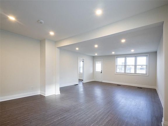 3rd image of 283 Parkdale Ave N #1