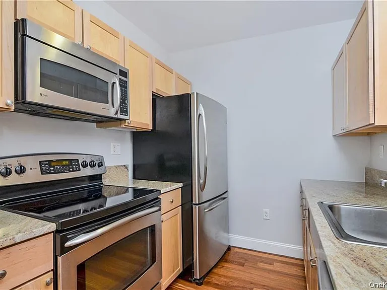 543 Main St #402 — Photo 6