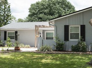 1352 Edgewater Ct, Lutz, FL 33559