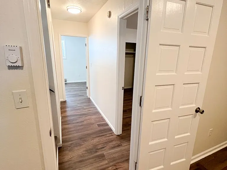 1107-1111 — Photo 21