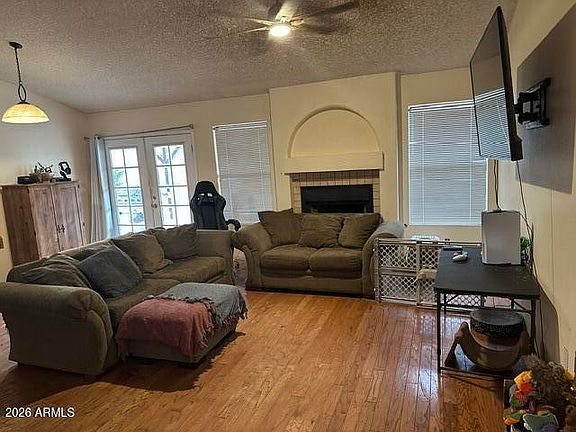 2nd image of 620 W WAGNER Court