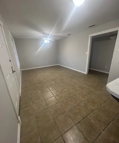 1620 W Kuhn St #6 — Photo 1