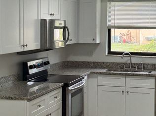 118 Admiral Cir APT B, Sebastian, FL 32958