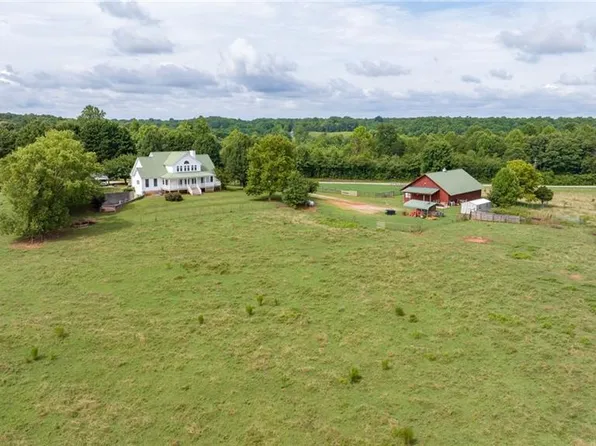 700 Chopped Oak Church Rd, Toccoa, GA 30577