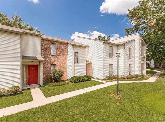 2nd image of 406 Parkview Blvd #406
