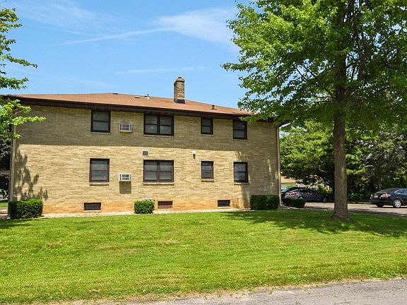 3rd image of 701 Pinecrest Dr