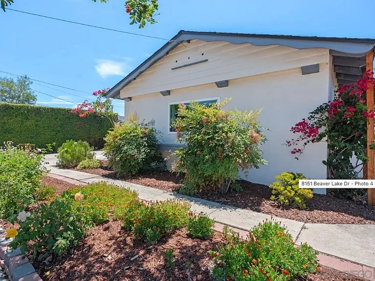 8151 Beaver Lake Dr — Photo 3