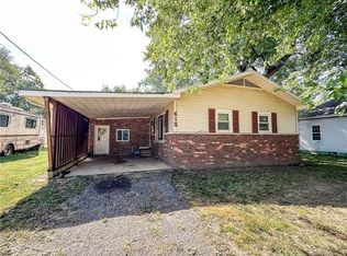 612 Elm St, Paris, IL 61944